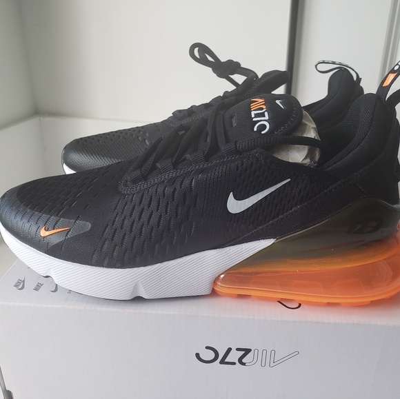 SOLD OUTSIDE OF POSH - Picture 3 of 4